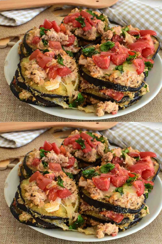 Sanduíches de beringela com atum e tomate cereja