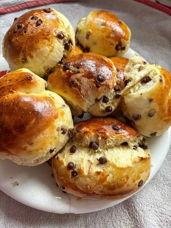 Prove perto de brioche com pepitas de chocolate uma delícia super fácil de fazer