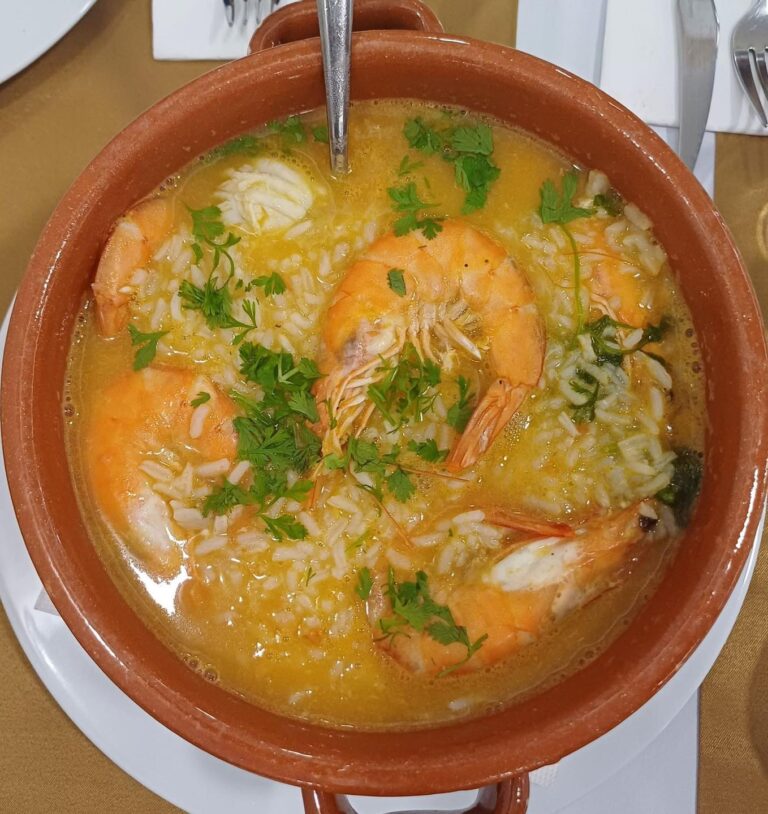 Arroz de tamboril com amêijoas e camarão
